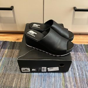 Sorel Cameron Wedge Mule Black White